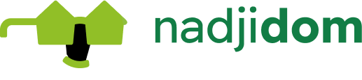 Zeleni logotip sa stilizovanim kućama i naočarama, pored teksta "nadjidom" u zelenoj boji.