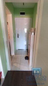 Garsonjera sa balkonskom terasom zgodna za samce ili učenike