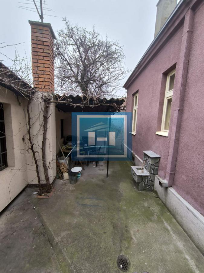 Na prodaju kuća sa lokalom u strogom centru grada