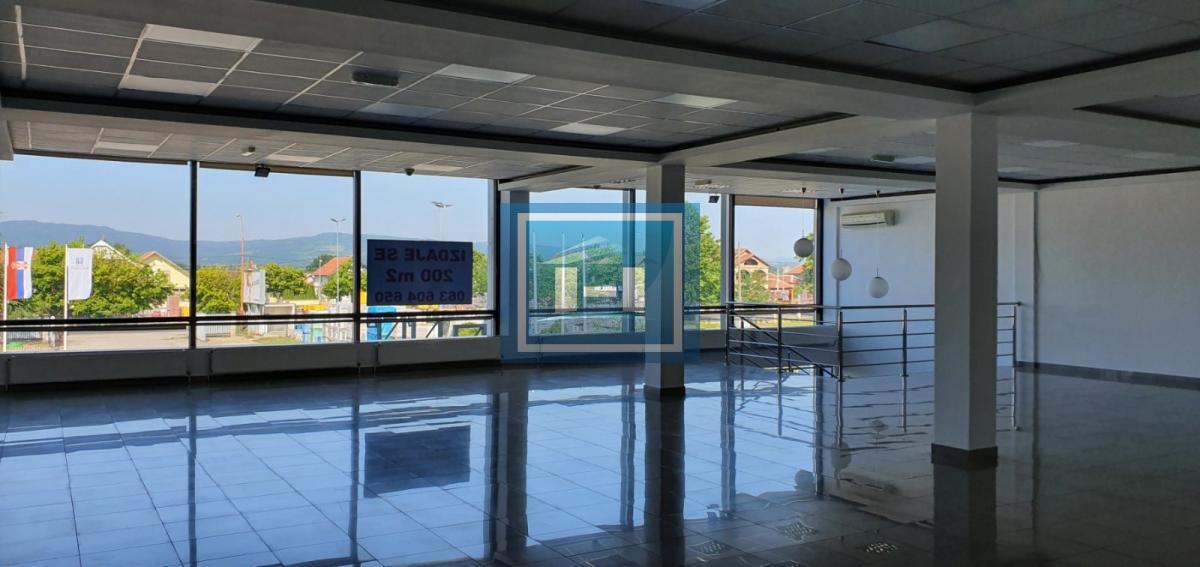IZDAJE SE POSLOVNI PROSTOR SA MAGACINOM – IZMEĐU ĆUPRIJE I PARAĆINA