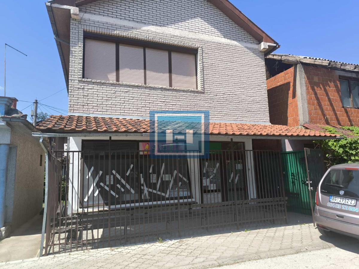 Na prodaju poslovno-stambeni prostor – 90m² Ćuprija