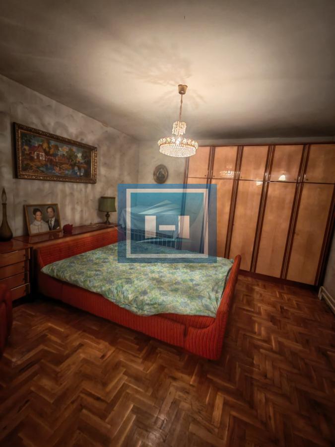 Na prodaju prostrana kuća u Tekiji