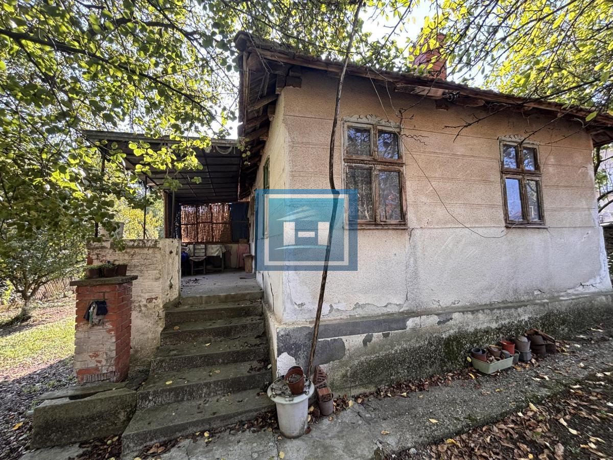 Na prodaju – Seosko imanje u Dubokoj (7.7 ari), kuća + pomoćne zgrade + dodatna parcela | SAMO 13.000 €