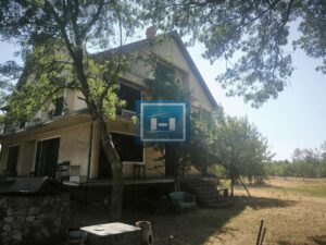 DVE KUĆE + POMOĆNI OBJEKAT NA PLACU OD 116,63 ARA