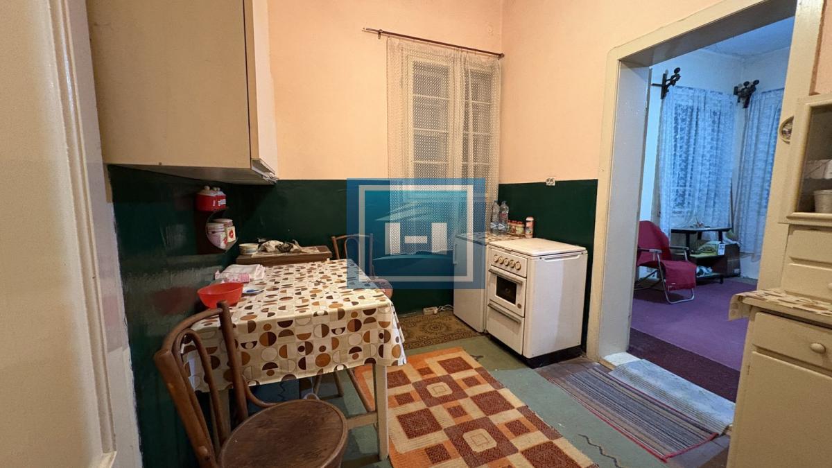Stan u kući za adaptaciju – Idealna prilika za kreativne duše!