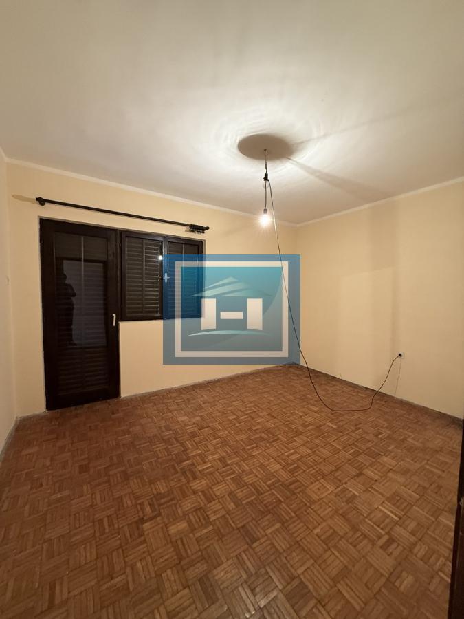 Povoljna kuća na dobroj lokaciji
