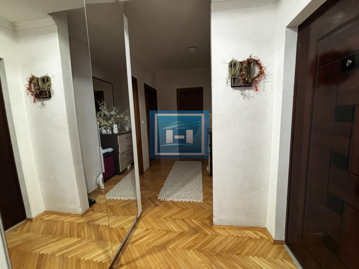 Prelep komforan stan u strogom centru Jagodine – idealna lokacija!