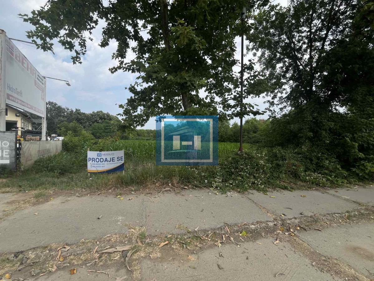 Plac za gradnju poslovnog objekta ili hale