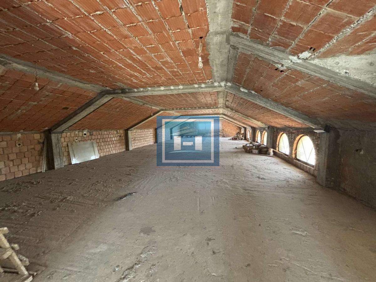 Hala od 1060m2 za izdavanje