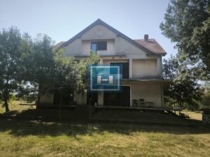 DVE KUĆE + POMOĆNI OBJEKAT NA PLACU OD 116,63 ARA