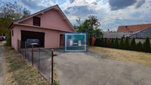 Prelepa potpuno opremljena prizemna kuća sa garažom u centralnom delu Batočine