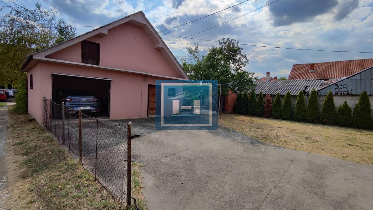 Prelepa potpuno opremljena prizemna kuća sa garažom u centralnom delu Batočine