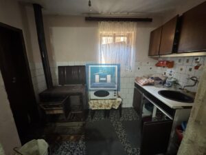 Kompletno domaćinstvo sa izlazom na dve ulice
