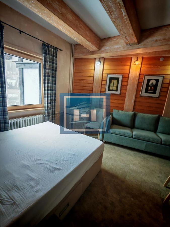 Prodaje se celina od tri zasebna apartmana u Konacima(Ras)