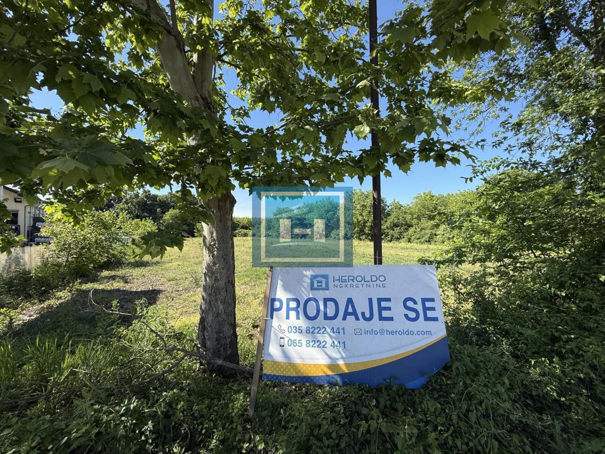 Plac za gradnju poslovnog objekta ili hale