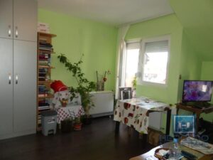 Garsonjera sa balkonskom terasom zgodna za samce ili učenike