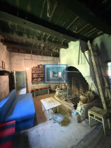 U ponudi stara autentična kuća,veoma poznata po snimanju serije Koreni.