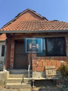 Kompletno domaćinstvo sa izlazom na dve ulice