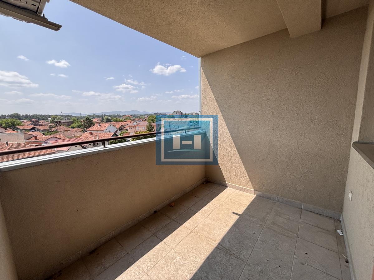 IZUZETAN STAN ZA POSLOVNI PROSTOR ILI PORODIČNO STANOVANJE