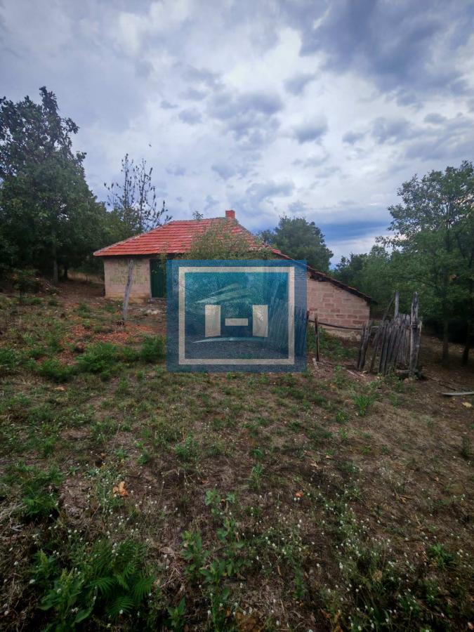 Više parcela sa starijim objektom