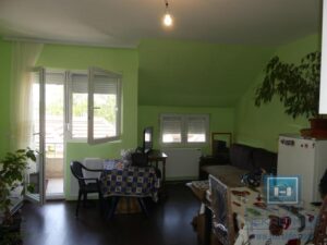 Garsonjera sa balkonskom terasom zgodna za samce ili učenike