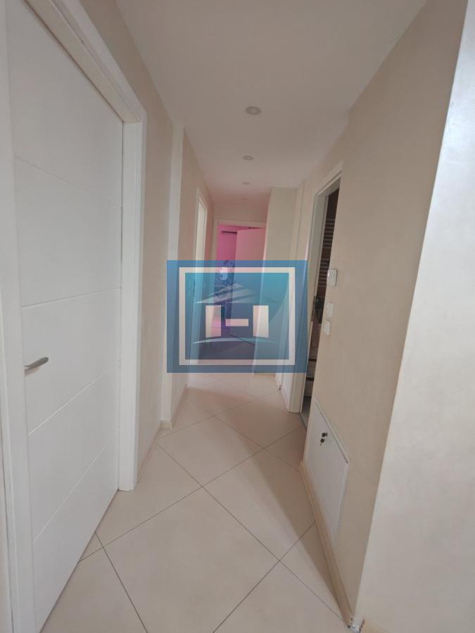 Luksuzan stan u novogradnji sa sopstvenim dvorištem, teretanom i 4 spavaće sobe+dva parking mesta