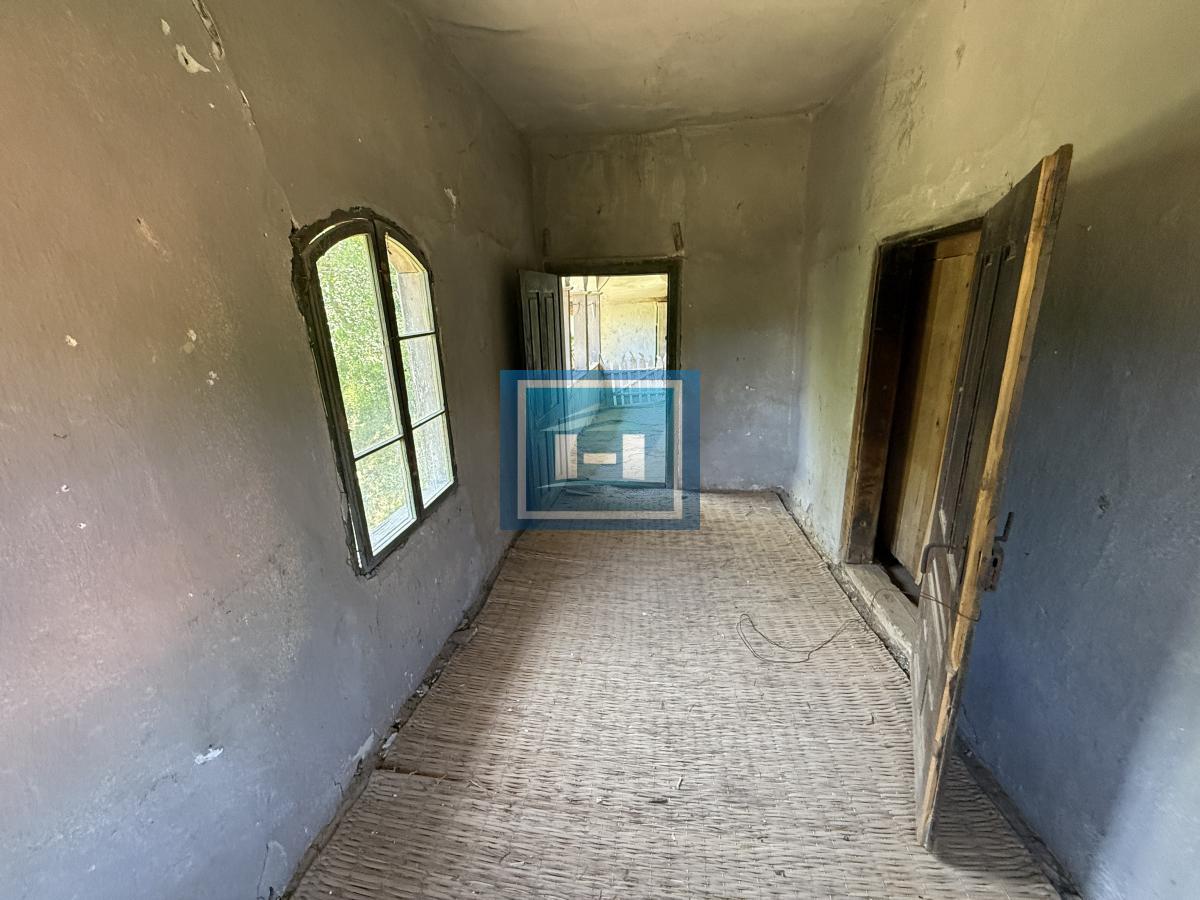 U ponudi stara autentična kuća,veoma poznata po snimanju serije Koreni.