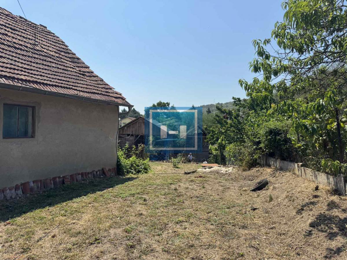 Kompletno domaćinstvo sa izlazom na dve ulice