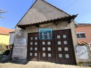 Na prodaju dve kuće sa garažom na 5.85 ari placa