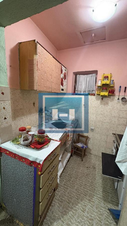 Izdajem kuću u širem centru grada – odlična lokacija, pristupačna cena