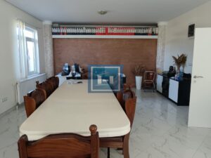 Idealno za preduzetnike – Kuća sa halom i vagom do 60 tona!