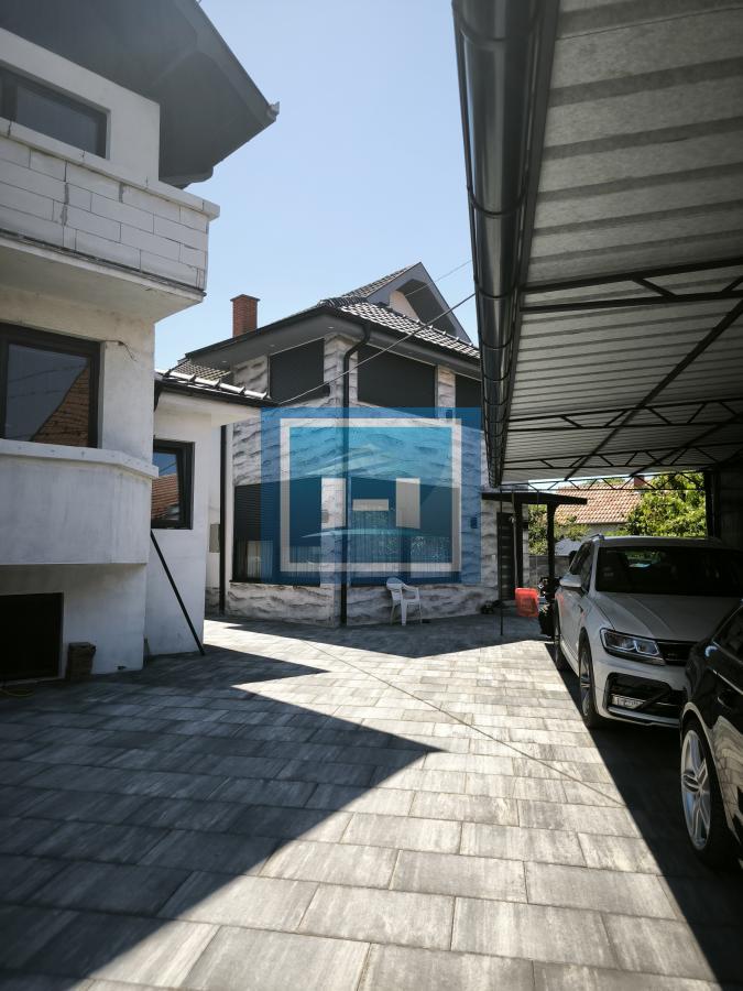 Dve nove kuće u centru Ćuprije