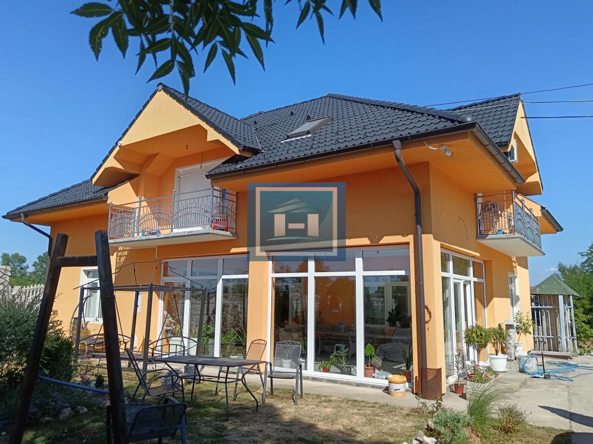 Idealno za preduzetnike – Kuća sa halom i vagom do 60 tona!