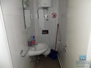 Izdajemo lokal u prizemlju u samom centru grada-deljiv na dva manja lokala