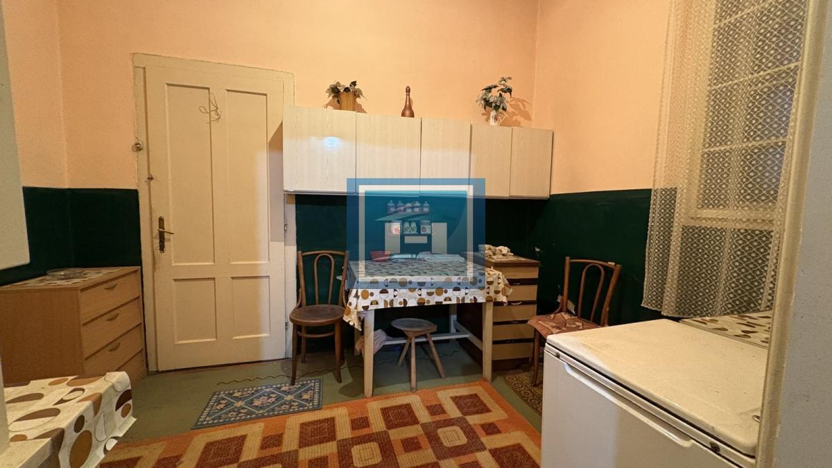 Stan u kući za adaptaciju – Idealna prilika za kreativne duše!