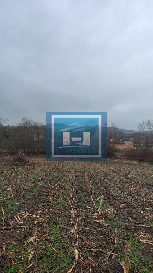 U ponudi velika parcela u centralnom delu sela Dobrovodice kod Batočine