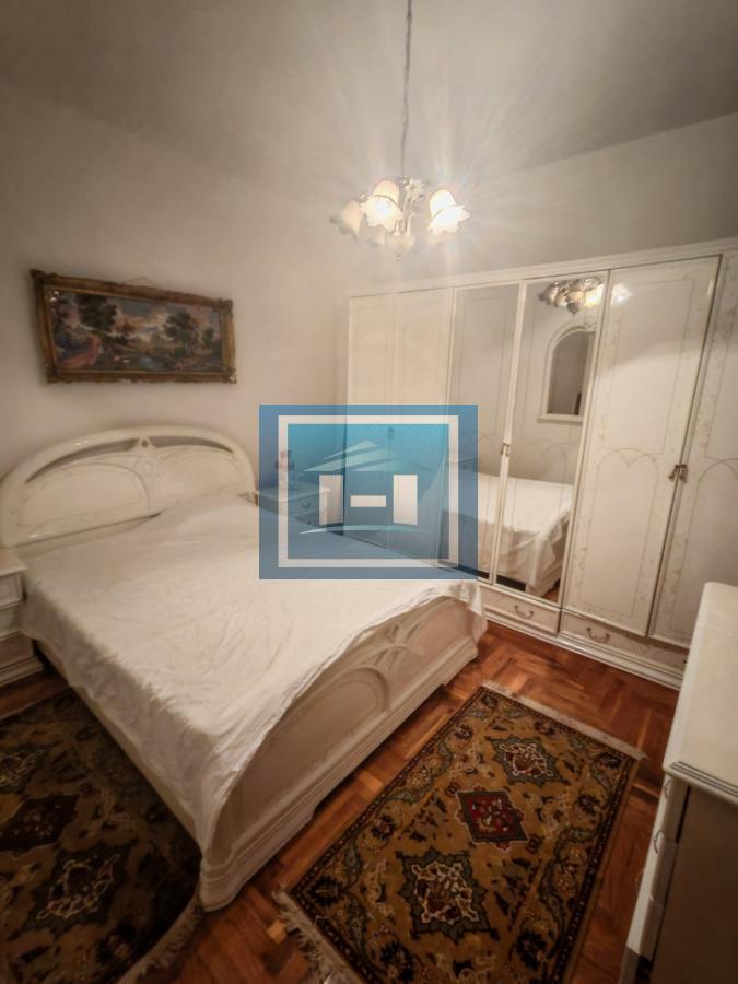 Na prodaju prostrana kuća u Tekiji