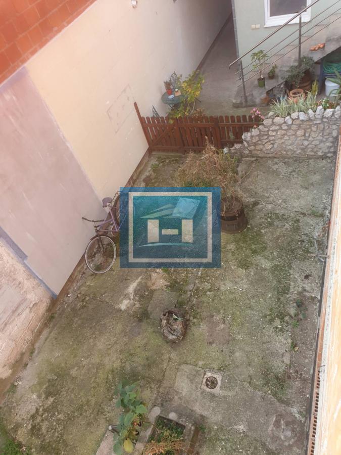 Plac na izuzetnoj lokaciji sa upisanim objektom