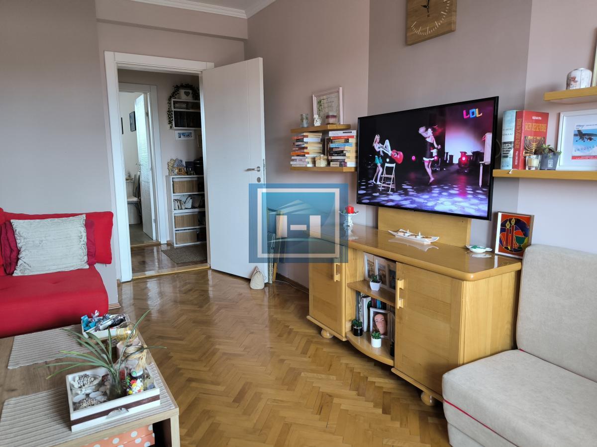 Potpuno renoviran stan u centru Ćuprije