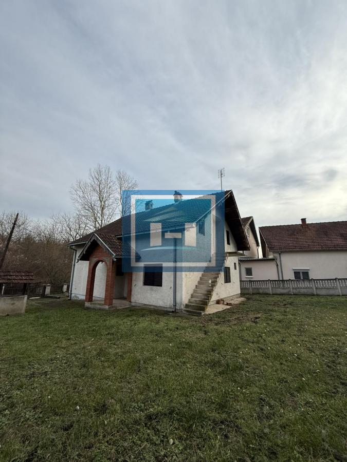 Povoljna kuća na dobroj lokaciji