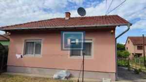 Prelepa potpuno opremljena prizemna kuća sa garažom u centralnom delu Batočine