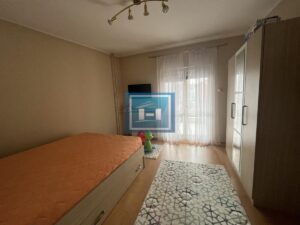 NASLOV: STAN KOJI OSVAJA NA PRVI POGLED — CENTAR, STIL I TRI SPAVAĆE SOBE!
