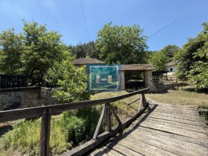 U ponudi stara autentična kuća,veoma poznata po snimanju serije Koreni.