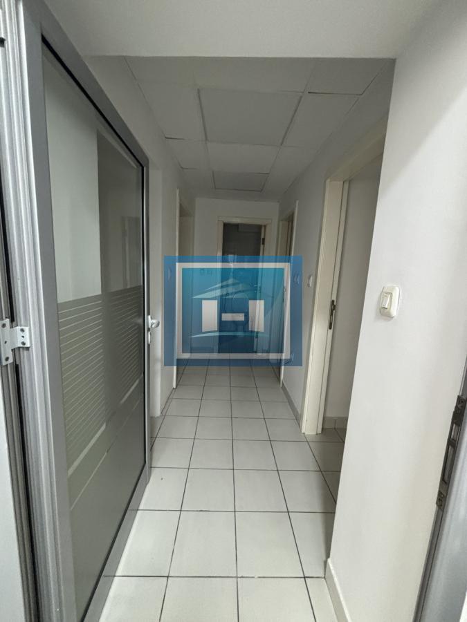 Izdavanje poslovnog prostora u strogom centru Jagodine – odlična lokacija, 171 m²