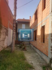 Plac na izuzetnoj lokaciji sa upisanim objektom
