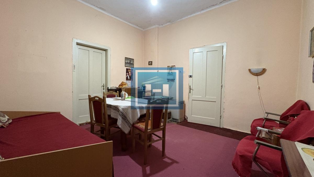 Stan u kući za adaptaciju – Idealna prilika za kreativne duše!