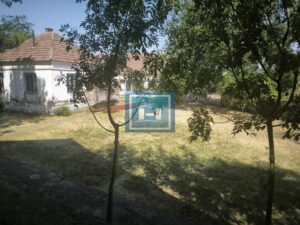 DVE KUĆE + POMOĆNI OBJEKAT NA PLACU OD 116,63 ARA