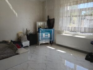 Idealno za preduzetnike – Kuća sa halom i vagom do 60 tona!