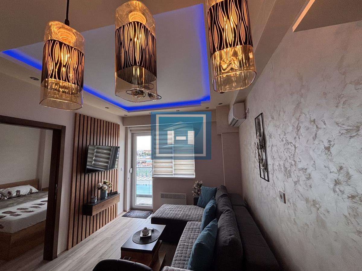 Nov, namešten stan na korak od Aqua parka