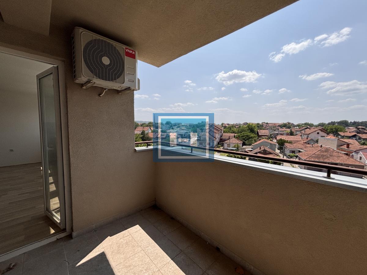 IZUZETAN STAN ZA POSLOVNI PROSTOR ILI PORODIČNO STANOVANJE